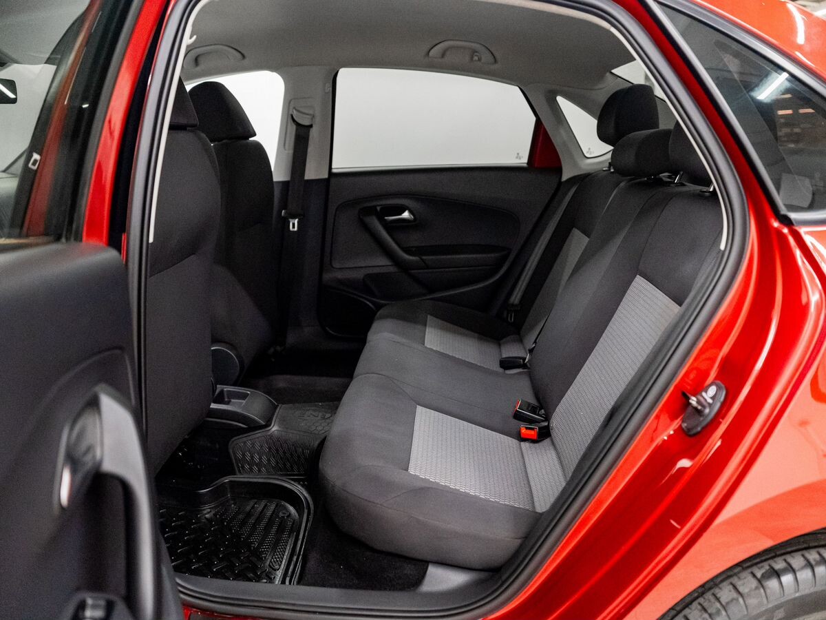 Volkswagen Polo 2011 - фото автомобиля