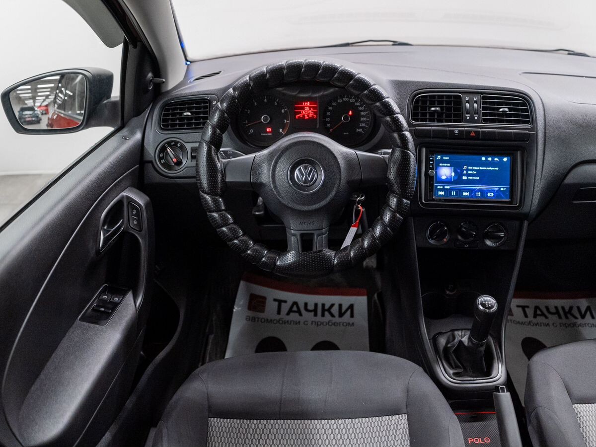 Volkswagen Polo 2011 - фото автомобиля
