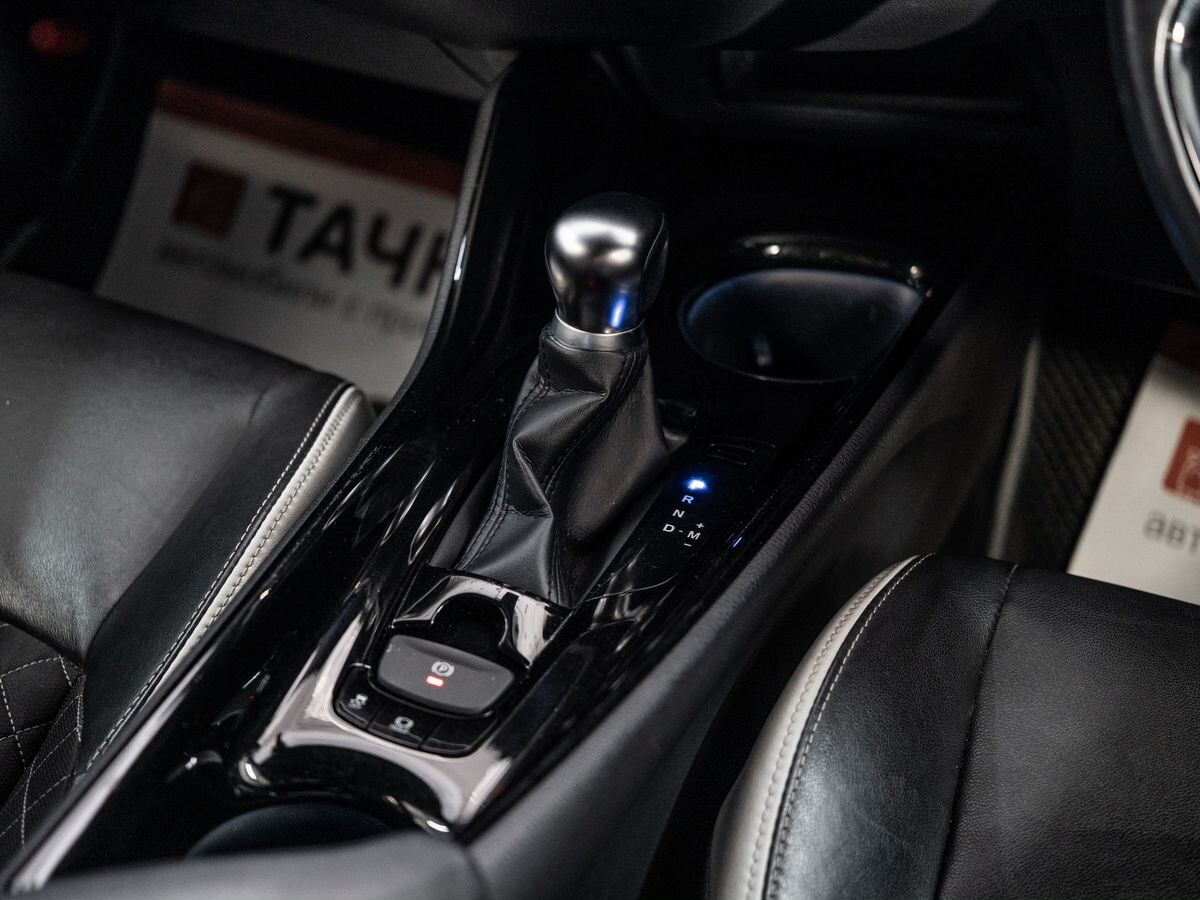 Toyota C-HR 2019 - фото автомобиля