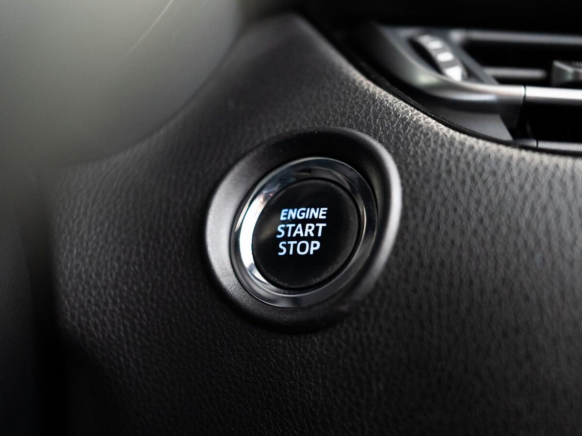 Toyota C-HR 2019 - фото автомобиля