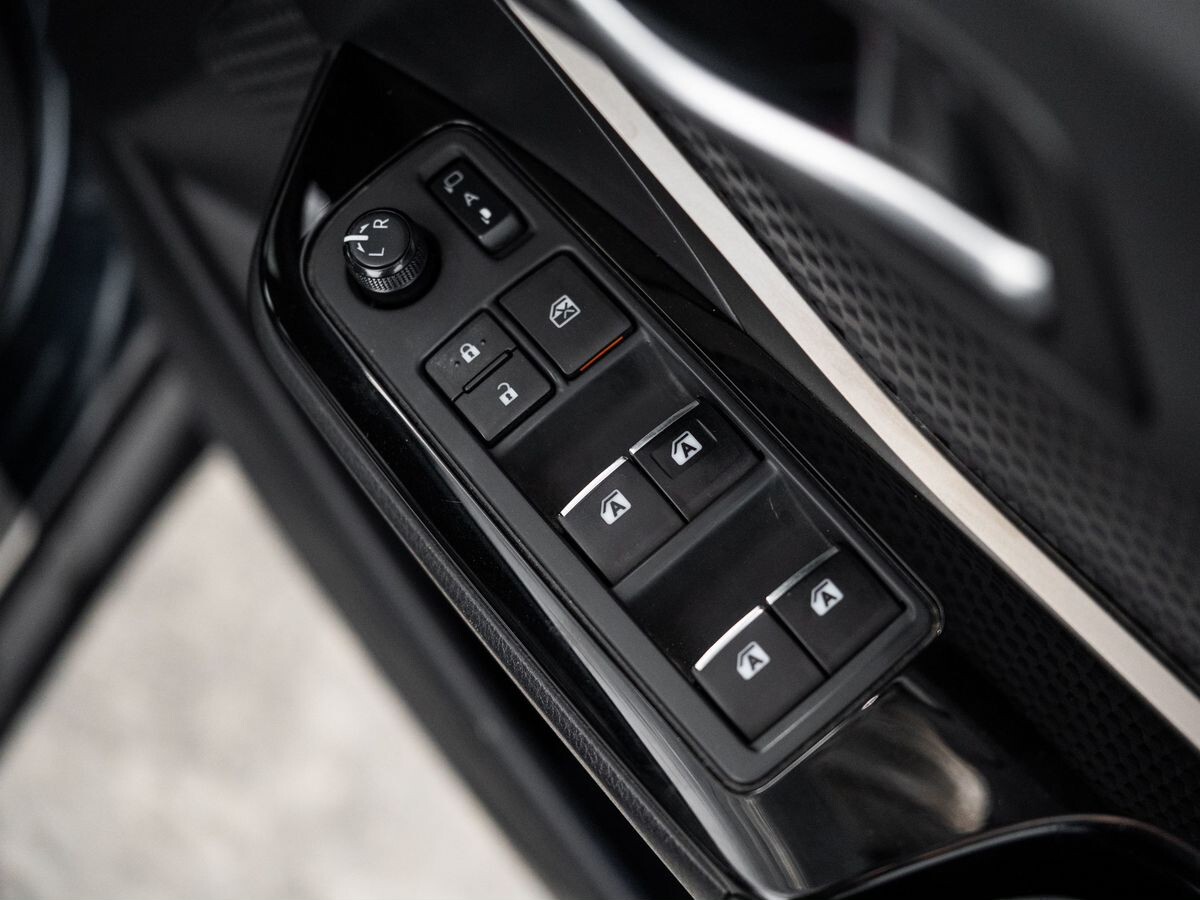 Toyota C-HR 2019 - фото автомобиля