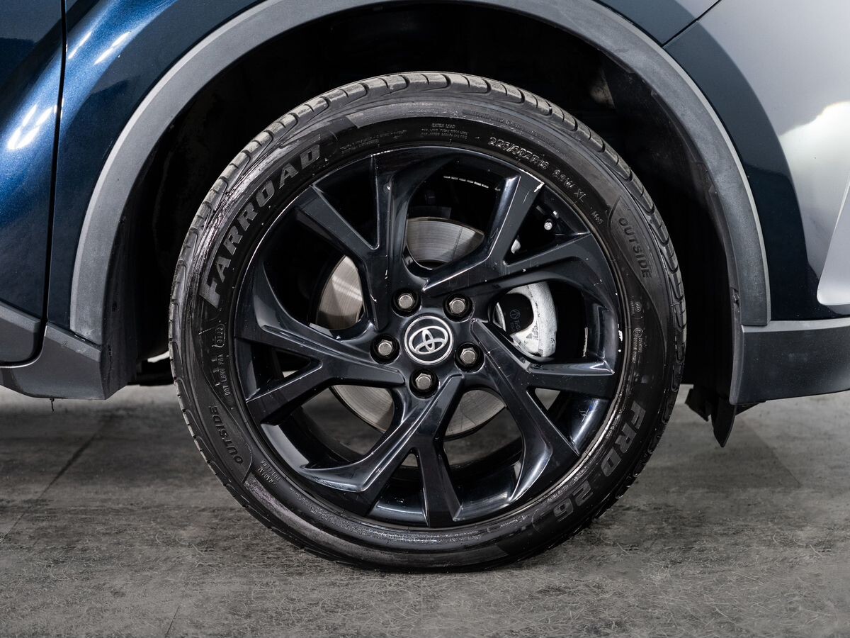 Toyota C-HR 2019 - фото автомобиля