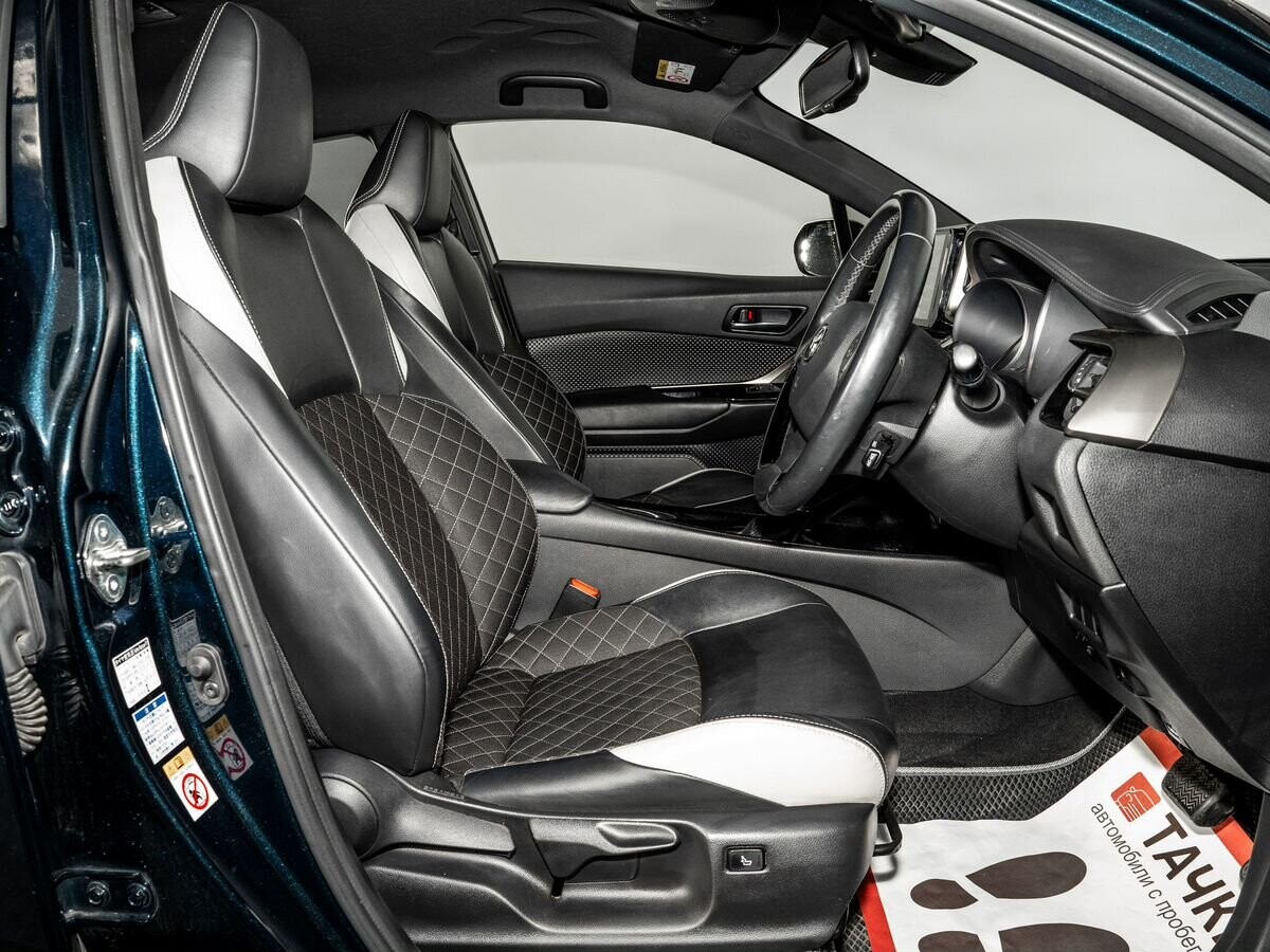Toyota C-HR 2019 - фото автомобиля
