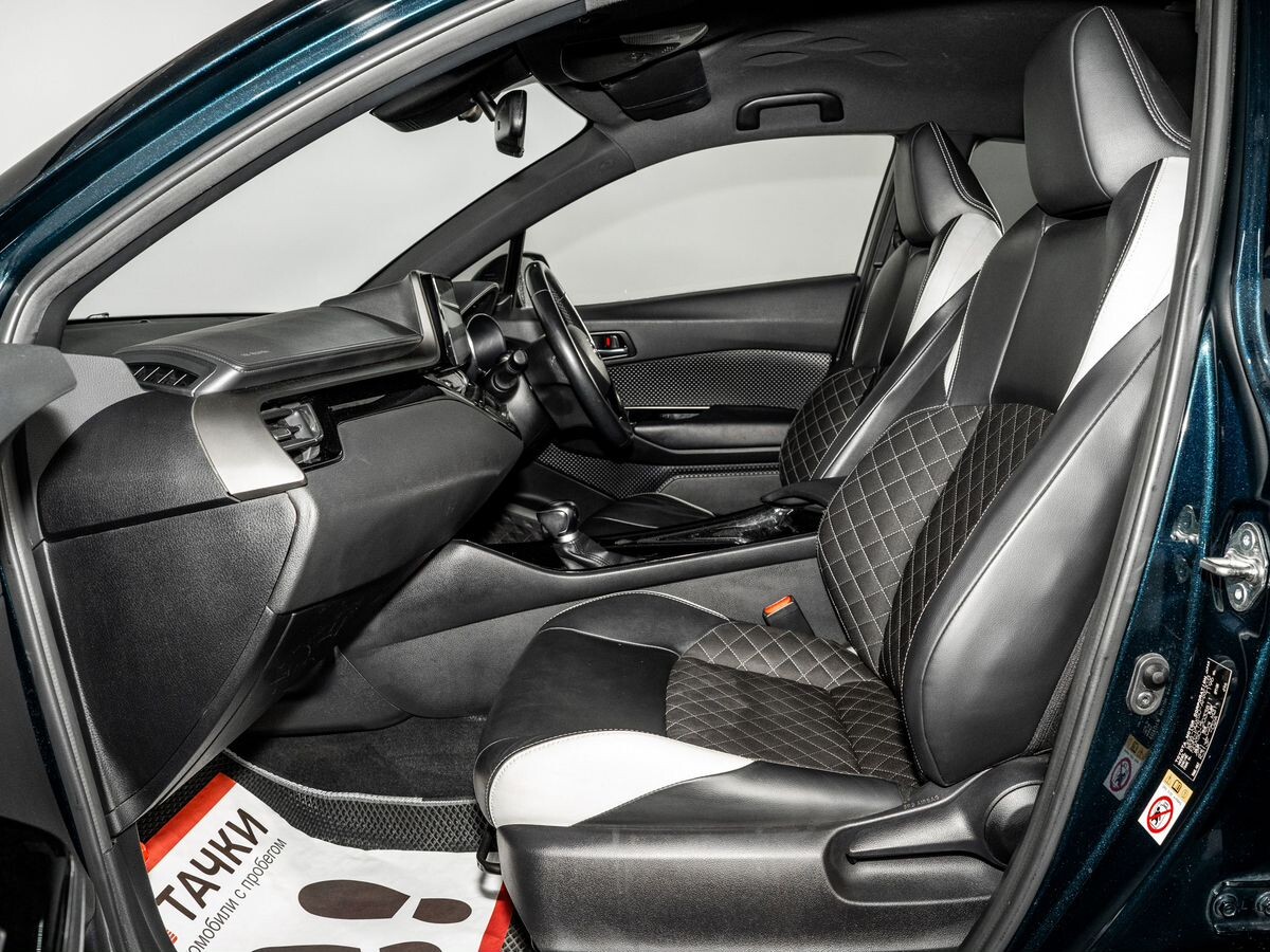 Toyota C-HR 2019 - фото автомобиля