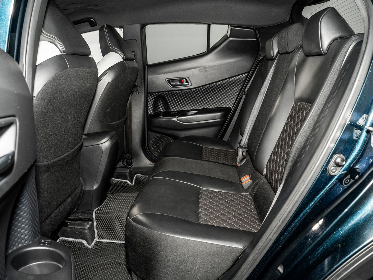 Toyota C-HR 2019 - фото автомобиля