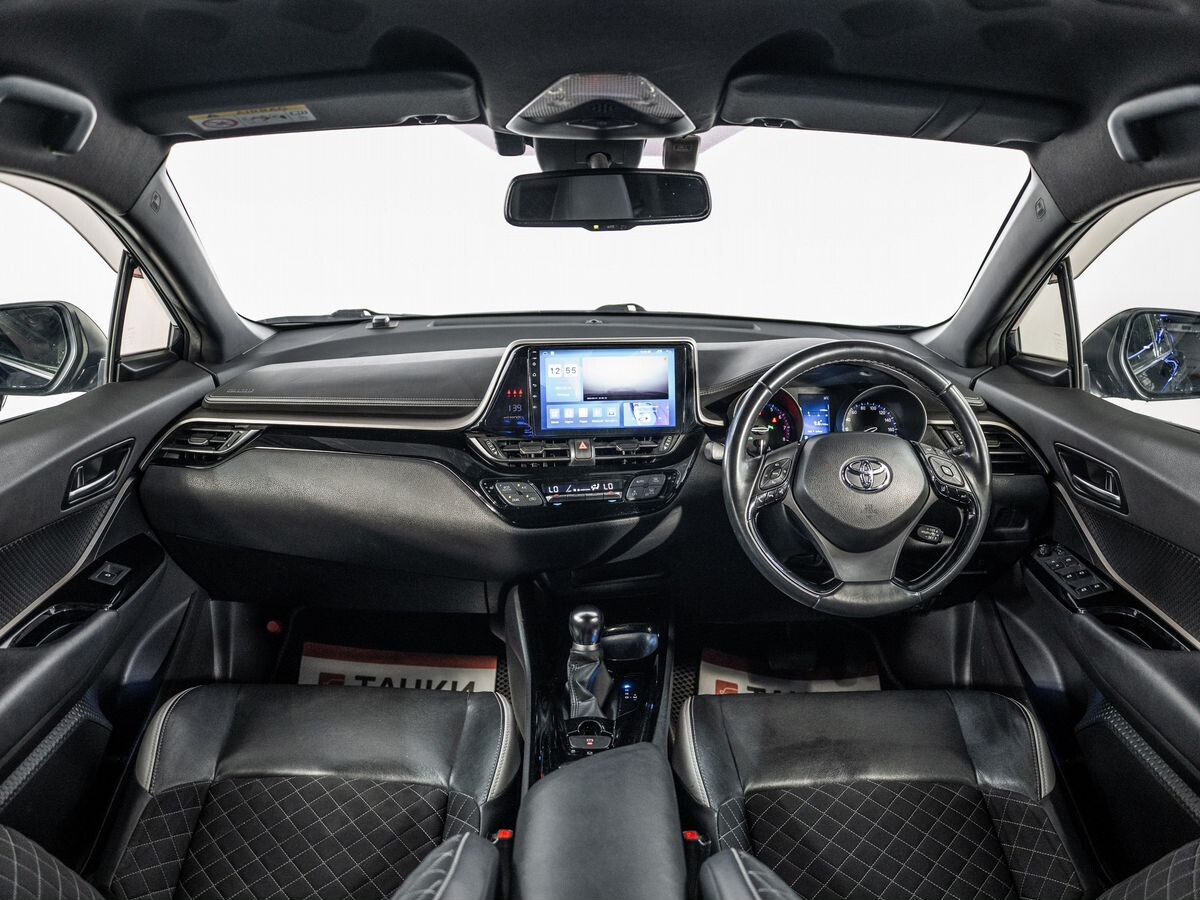 Toyota C-HR 2019 - фото автомобиля