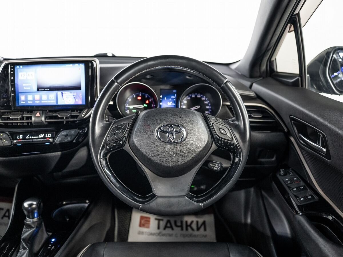 Toyota C-HR 2019 - фото автомобиля