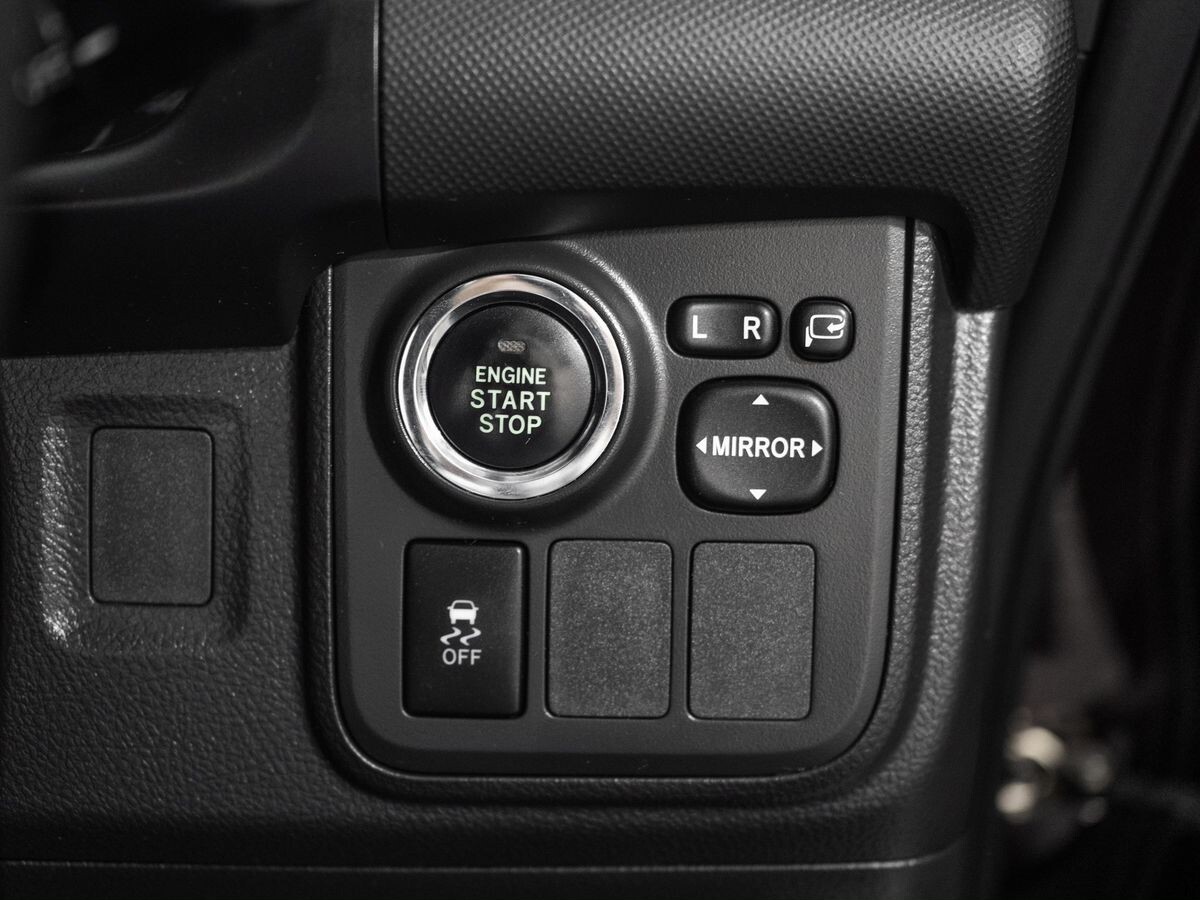 Toyota Wish 2011 - фото автомобиля