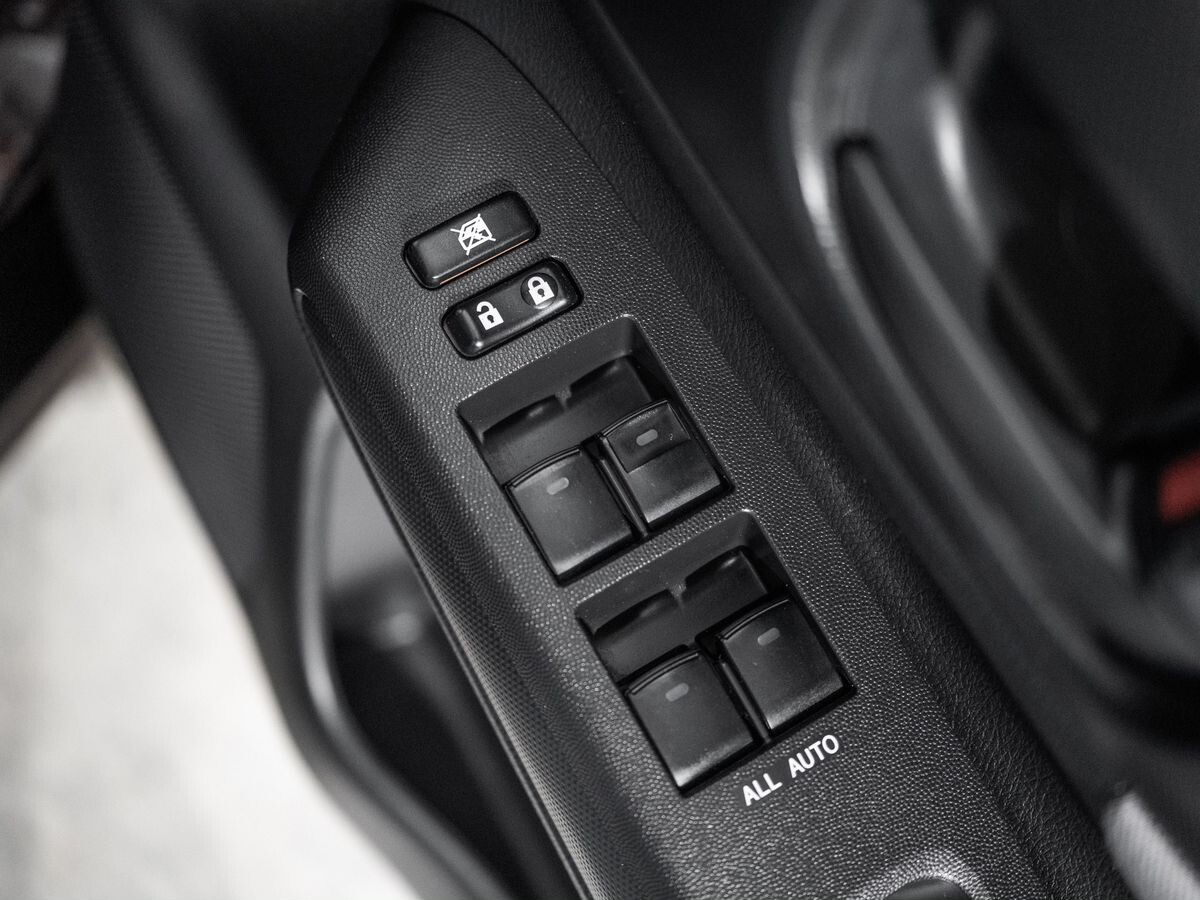 Toyota Wish 2011 - фото автомобиля