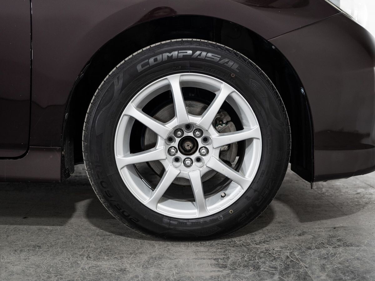Toyota Wish 2011 - фото автомобиля