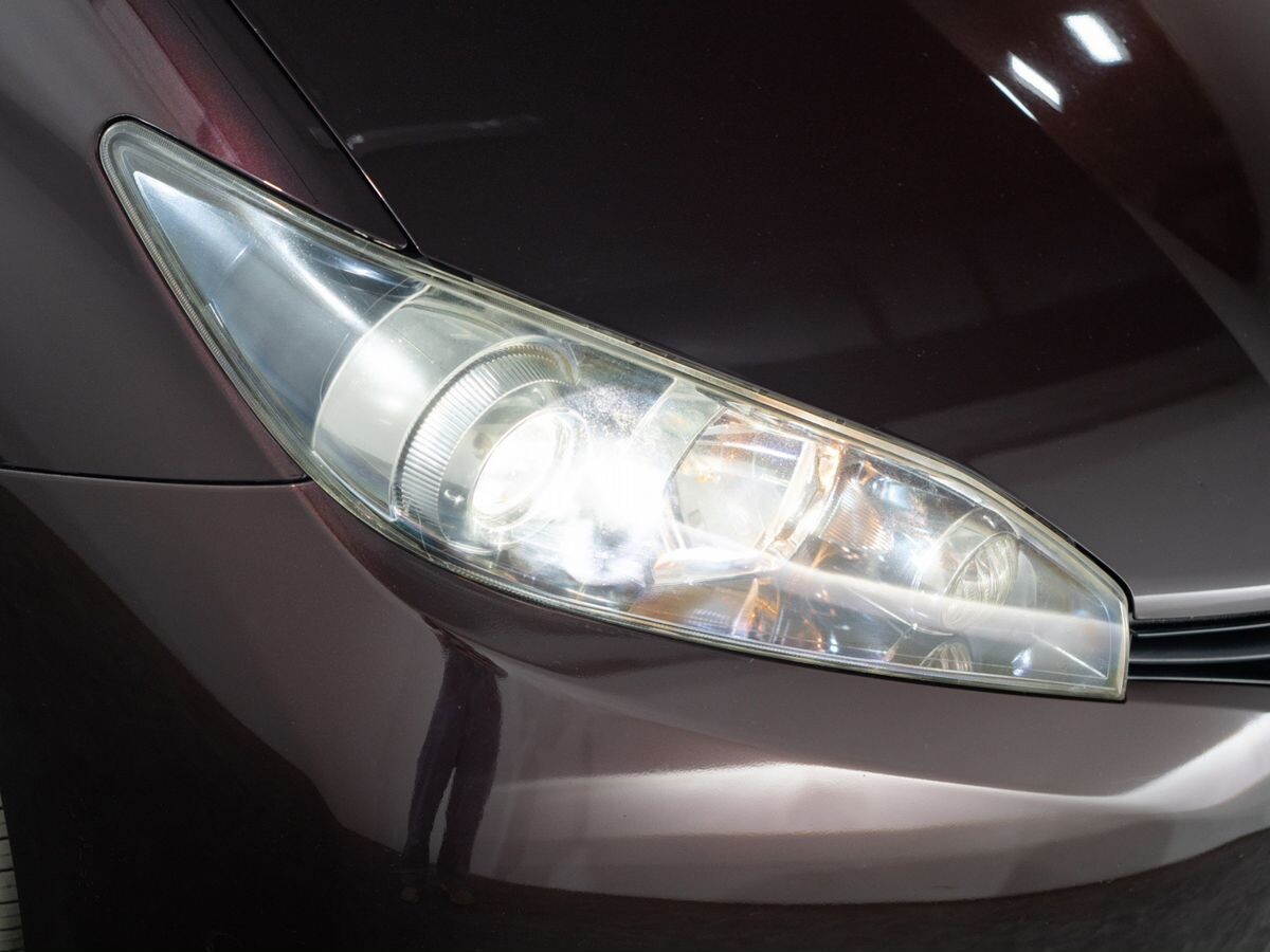 Toyota Wish 2011 - фото автомобиля