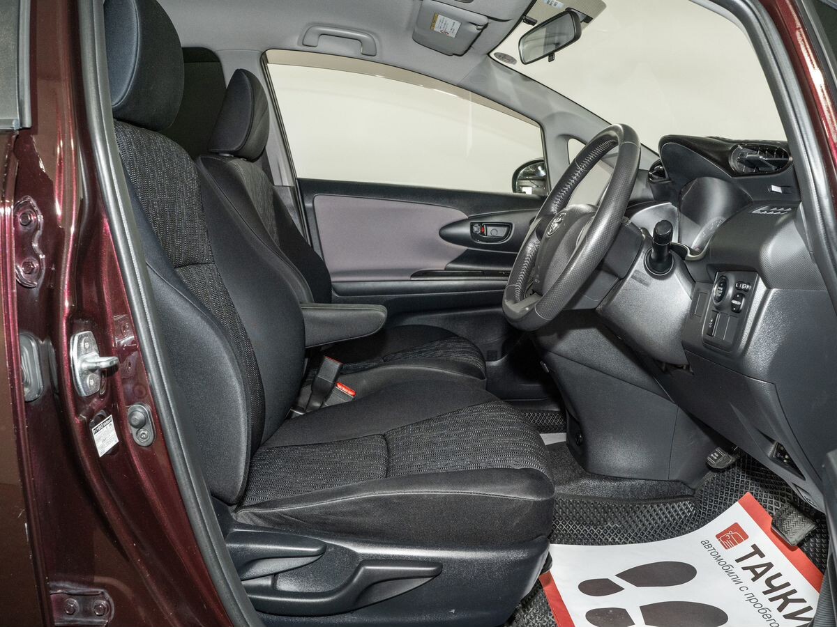 Toyota Wish 2011 - фото автомобиля