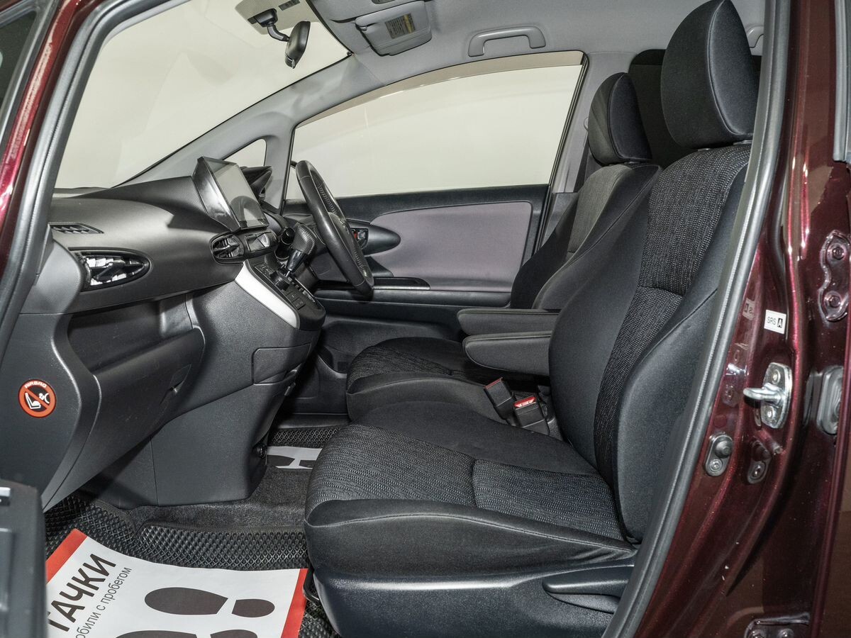 Toyota Wish 2011 - фото автомобиля