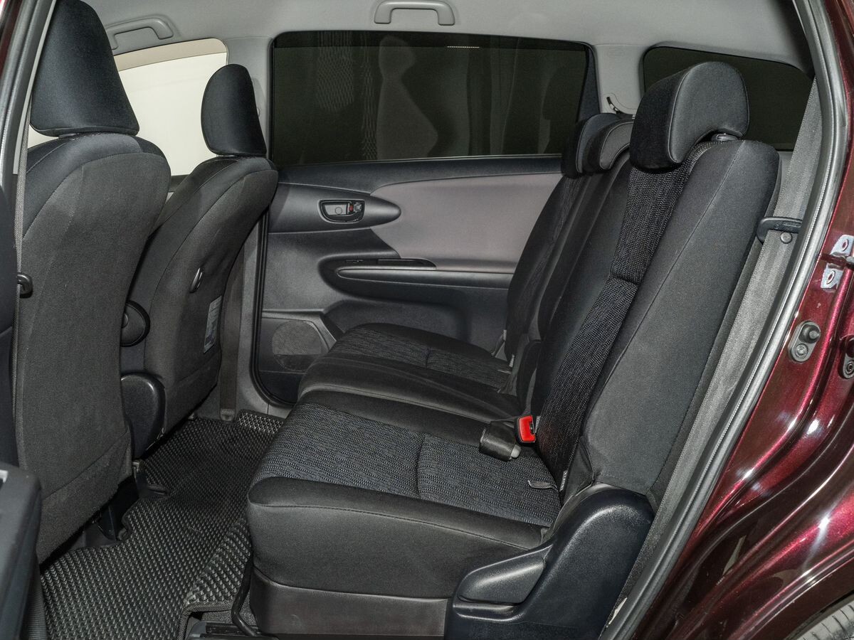 Toyota Wish 2011 - фото автомобиля
