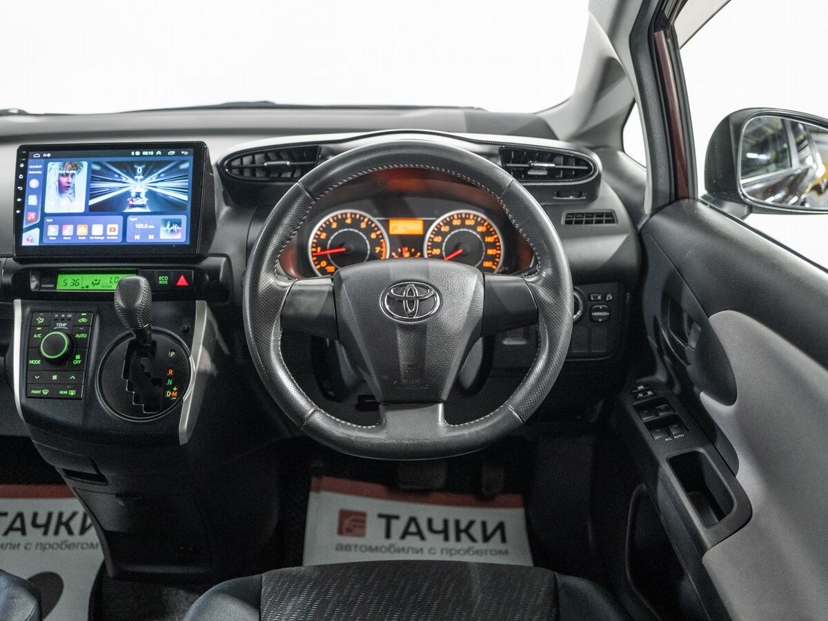 Toyota Wish 2011 - фото автомобиля