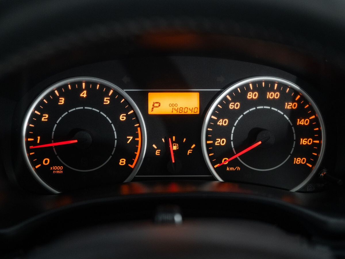 Toyota Wish 2011 - фото автомобиля