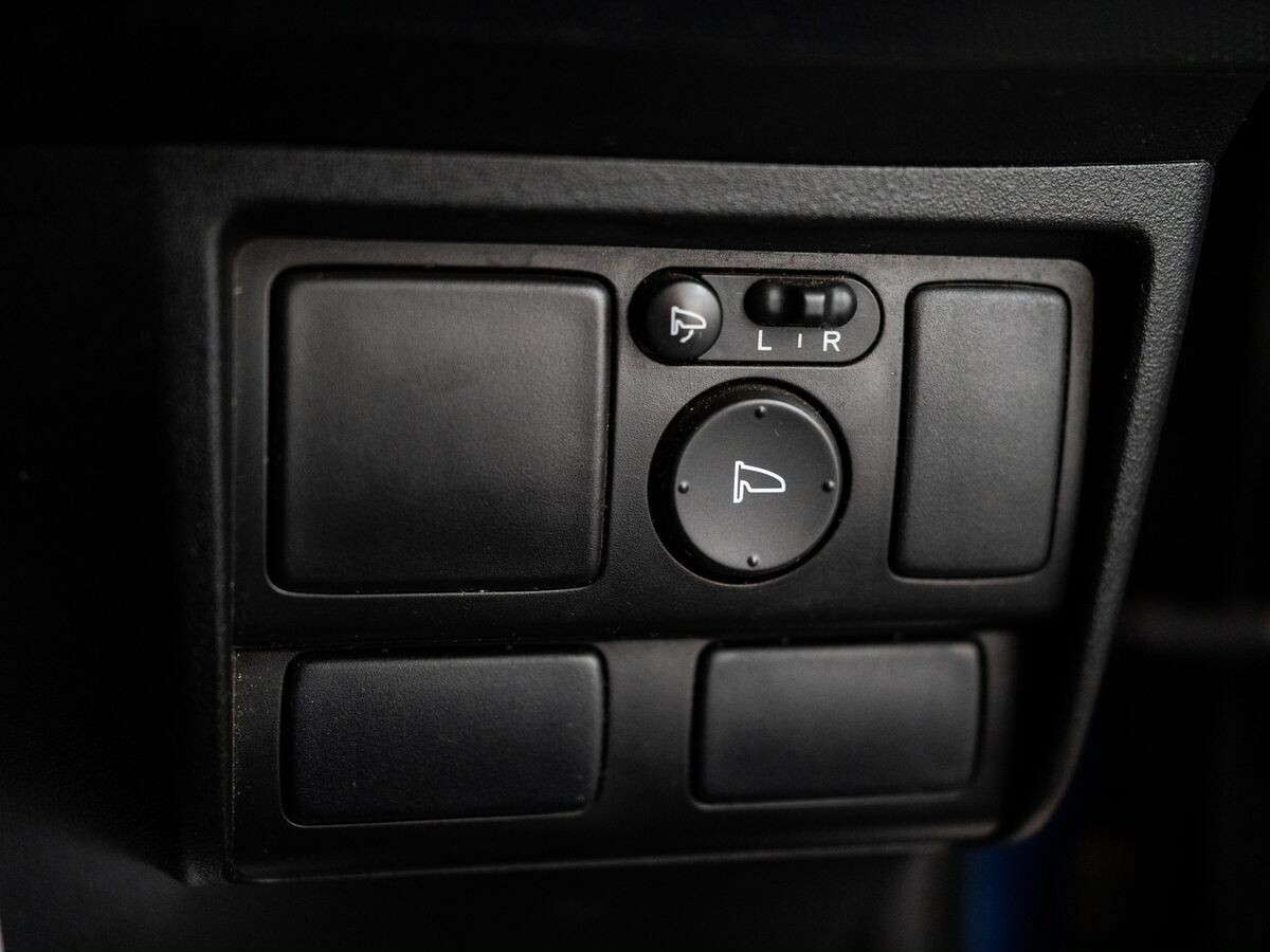 Honda Freed Spike 2010 - фото автомобиля