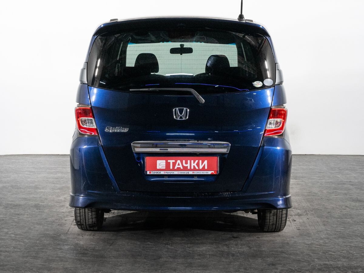 Honda Freed Spike 2010 - фото автомобиля