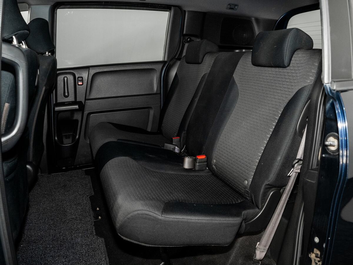 Honda Freed Spike 2010 - фото автомобиля