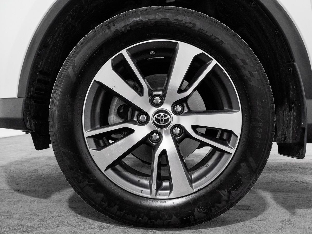 Toyota RAV4 2017 - фото автомобиля