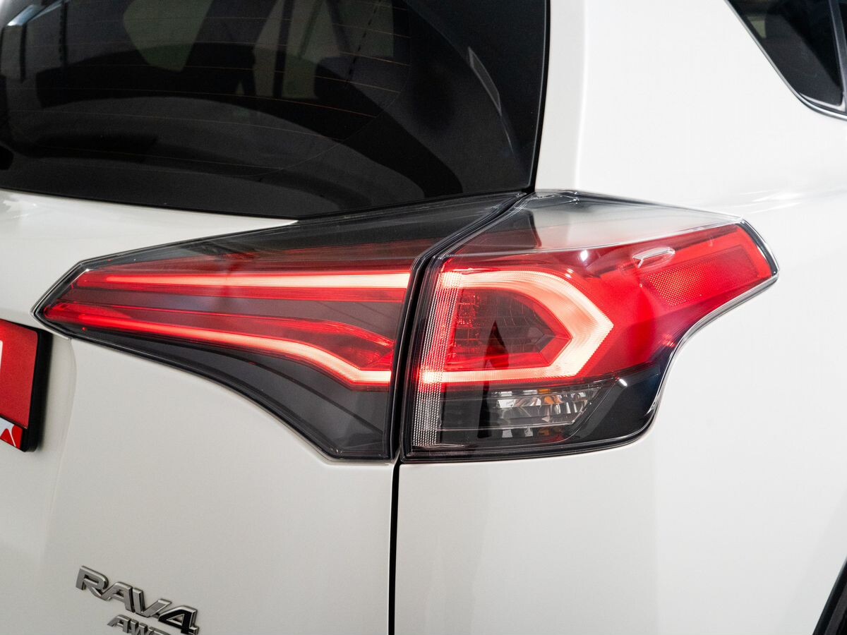 Toyota RAV4 2017 - фото автомобиля