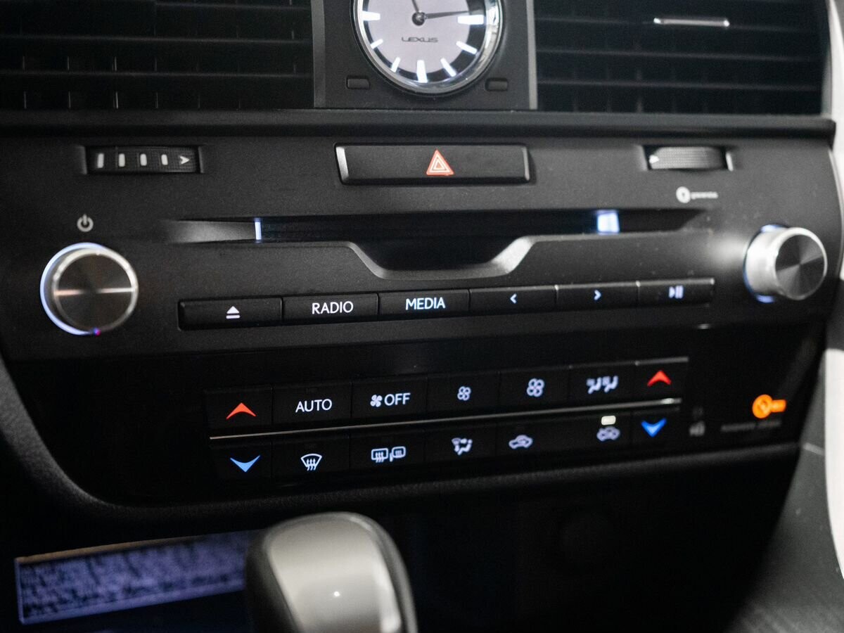 Lexus RX200t 2017 - фото автомобиля