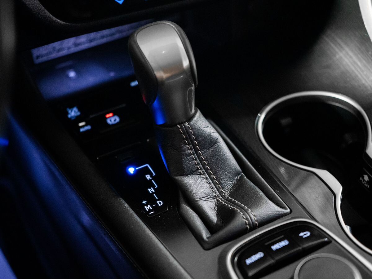 Lexus RX200t 2017 - фото автомобиля