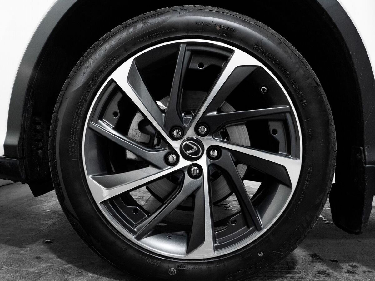 Lexus RX200t 2017 - фото автомобиля