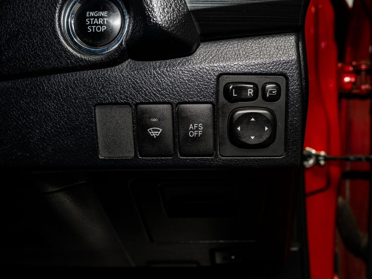 Toyota Auris 2013 - фото автомобиля