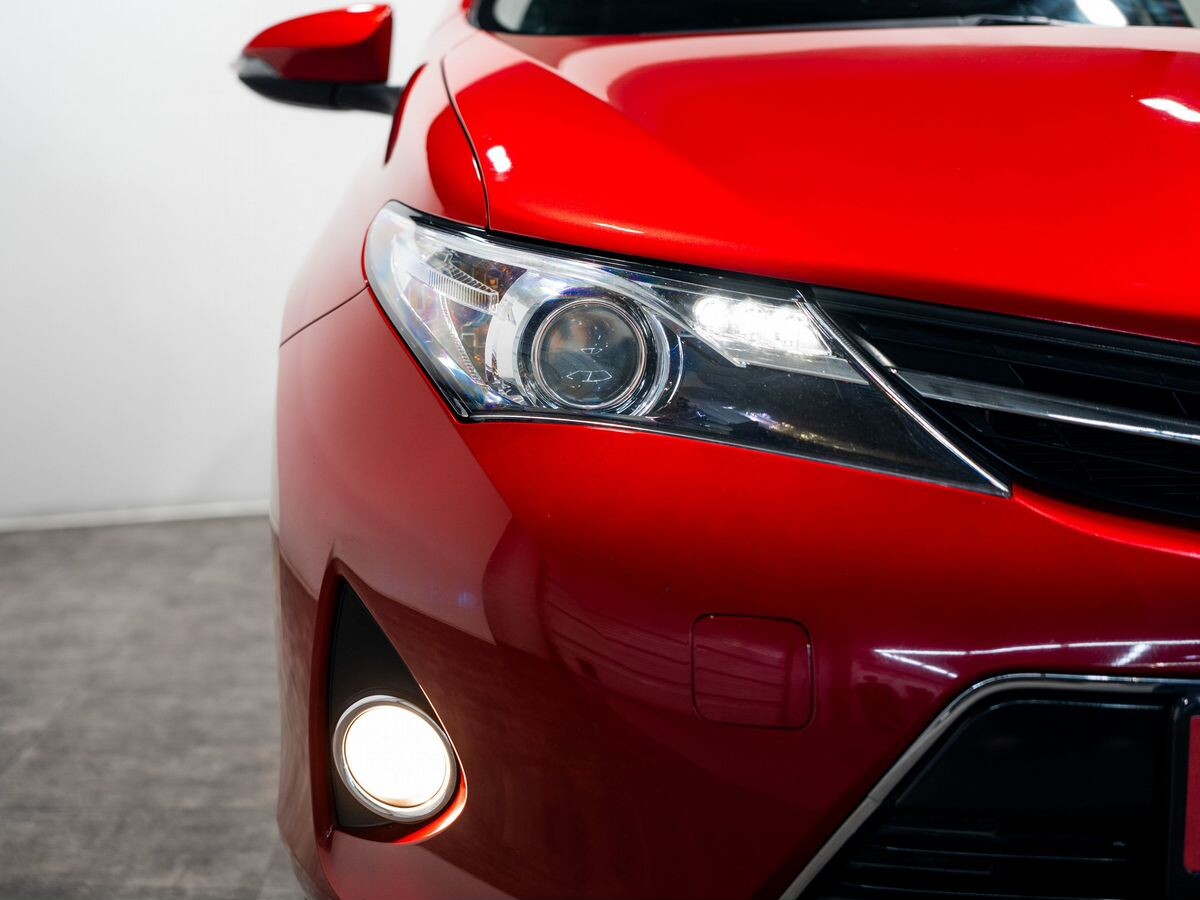 Toyota Auris 2013 - фото автомобиля