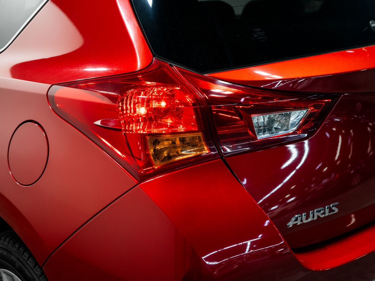 Toyota Auris 2013 - фото автомобиля