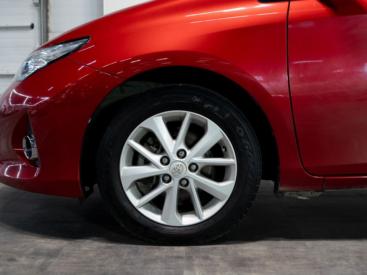 Toyota Auris 2013 - фото автомобиля