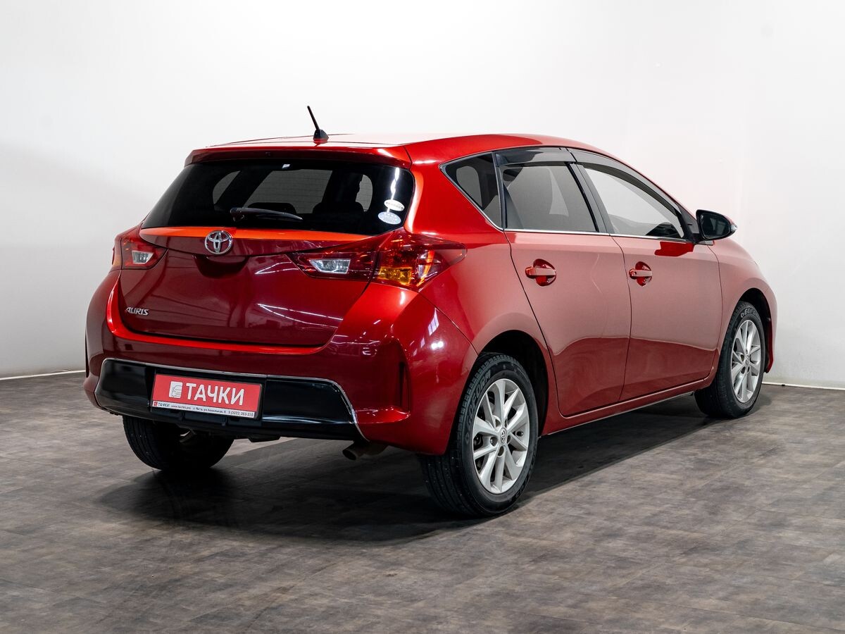 Toyota Auris 2013 - фото автомобиля