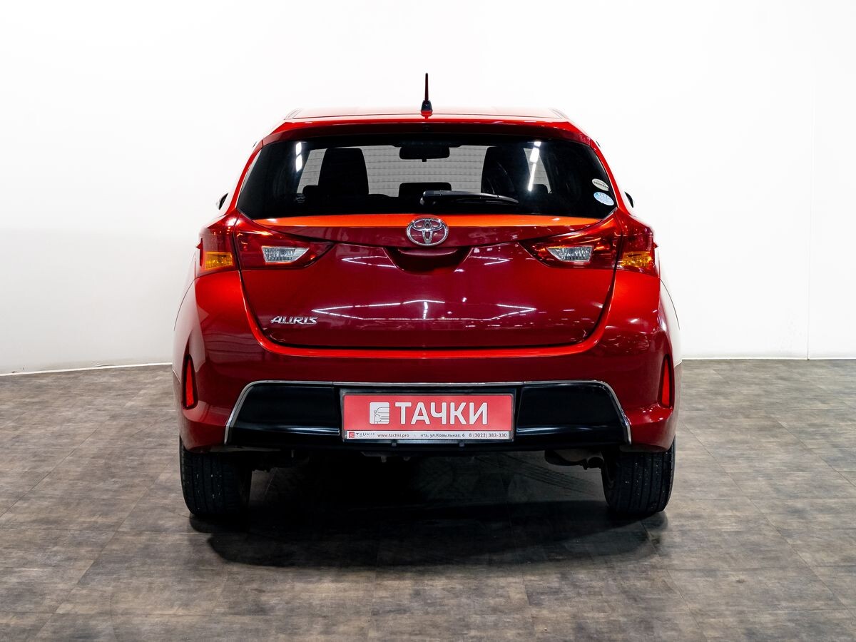Toyota Auris 2013 - фото автомобиля