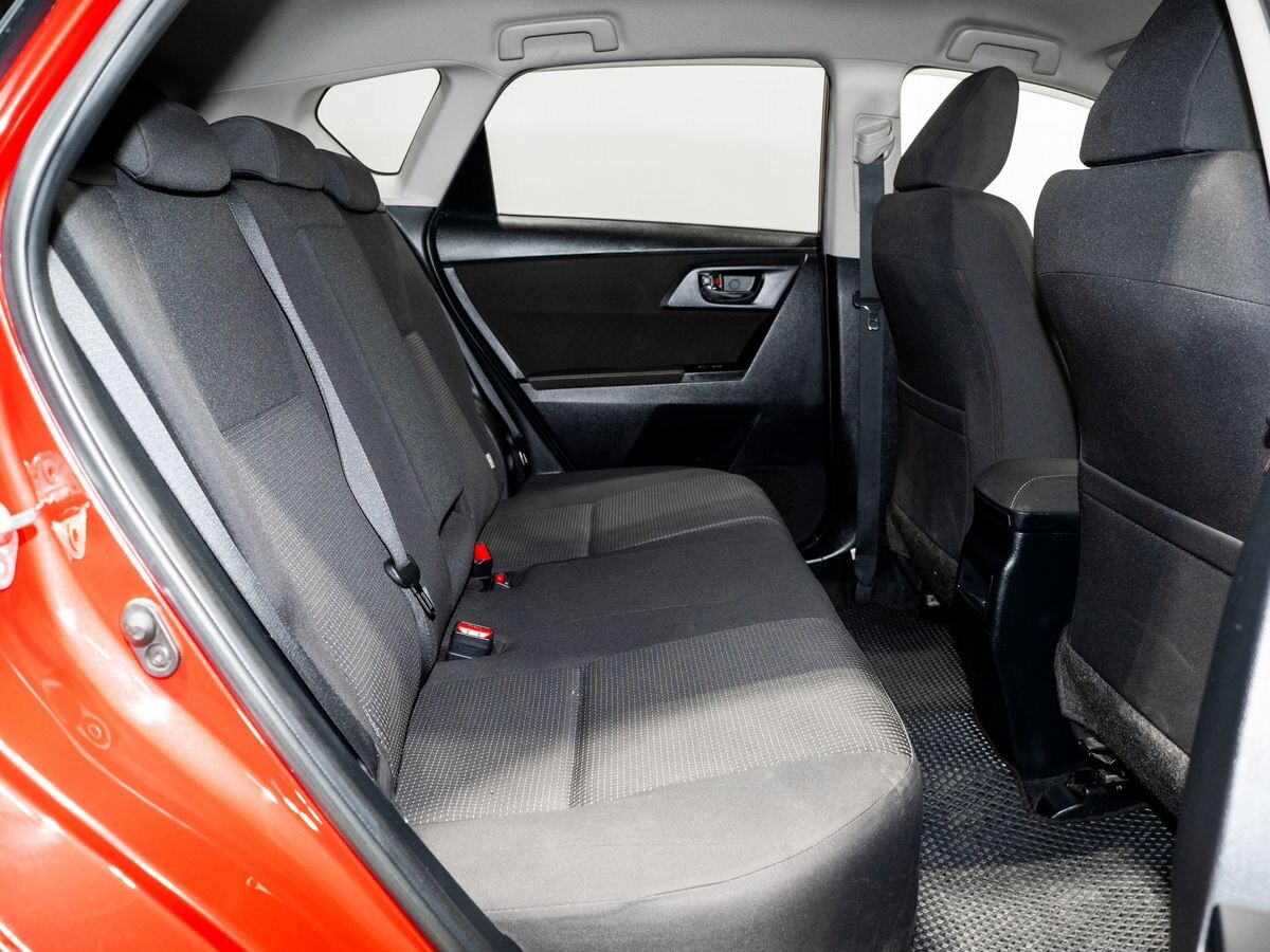 Toyota Auris 2013 - фото автомобиля
