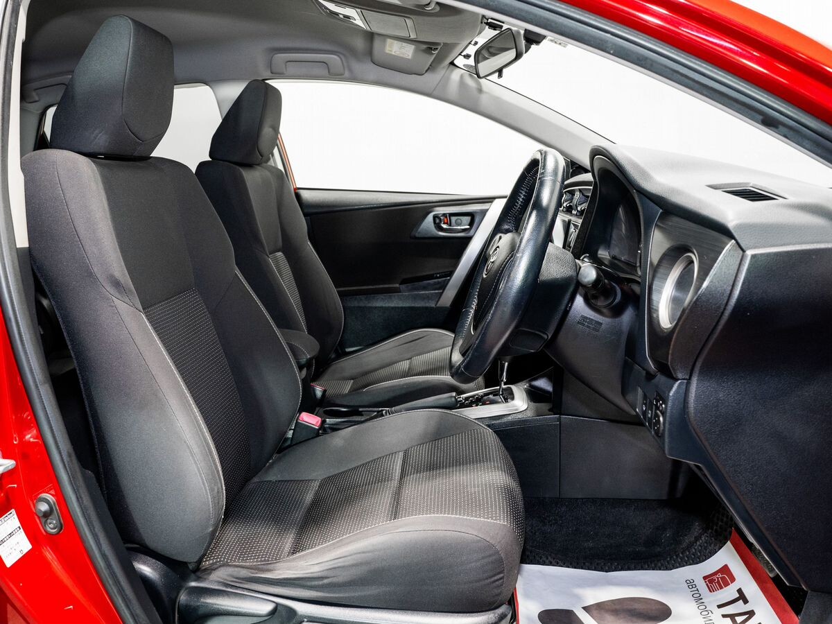 Toyota Auris 2013 - фото автомобиля