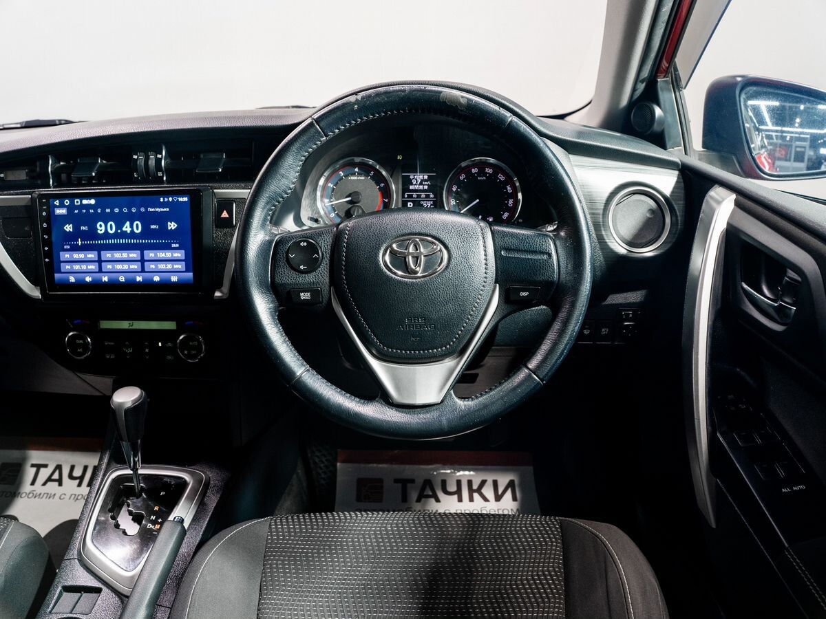 Toyota Auris 2013 - фото автомобиля