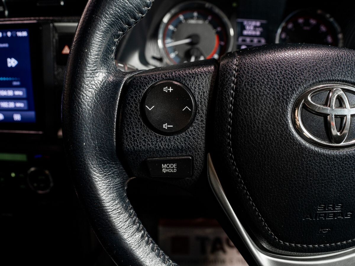 Toyota Auris 2013 - фото автомобиля