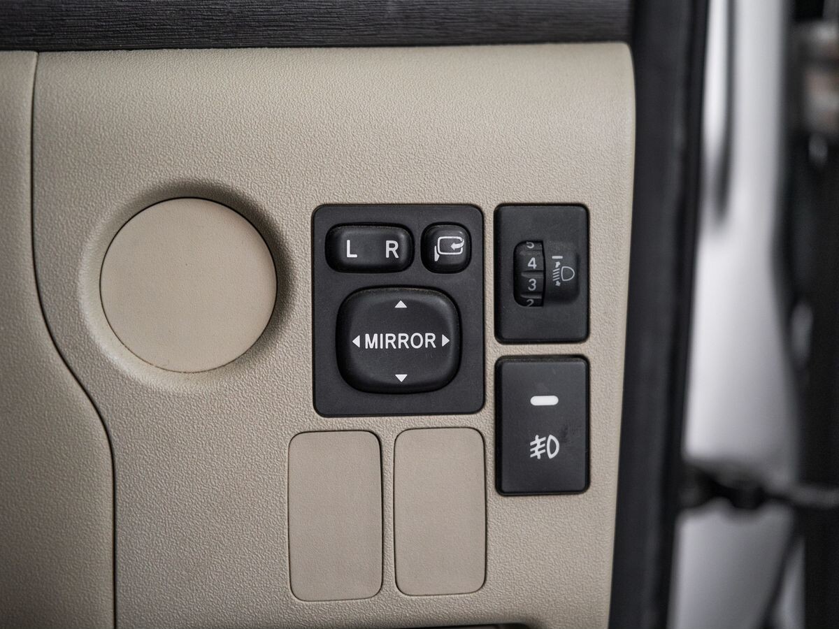 Toyota Passo Sette 2009 - фото автомобиля