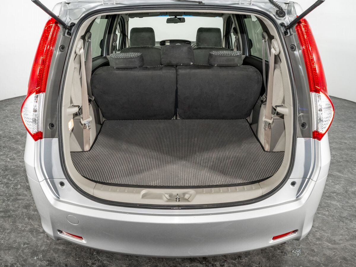 Toyota Passo Sette 2009 - фото автомобиля