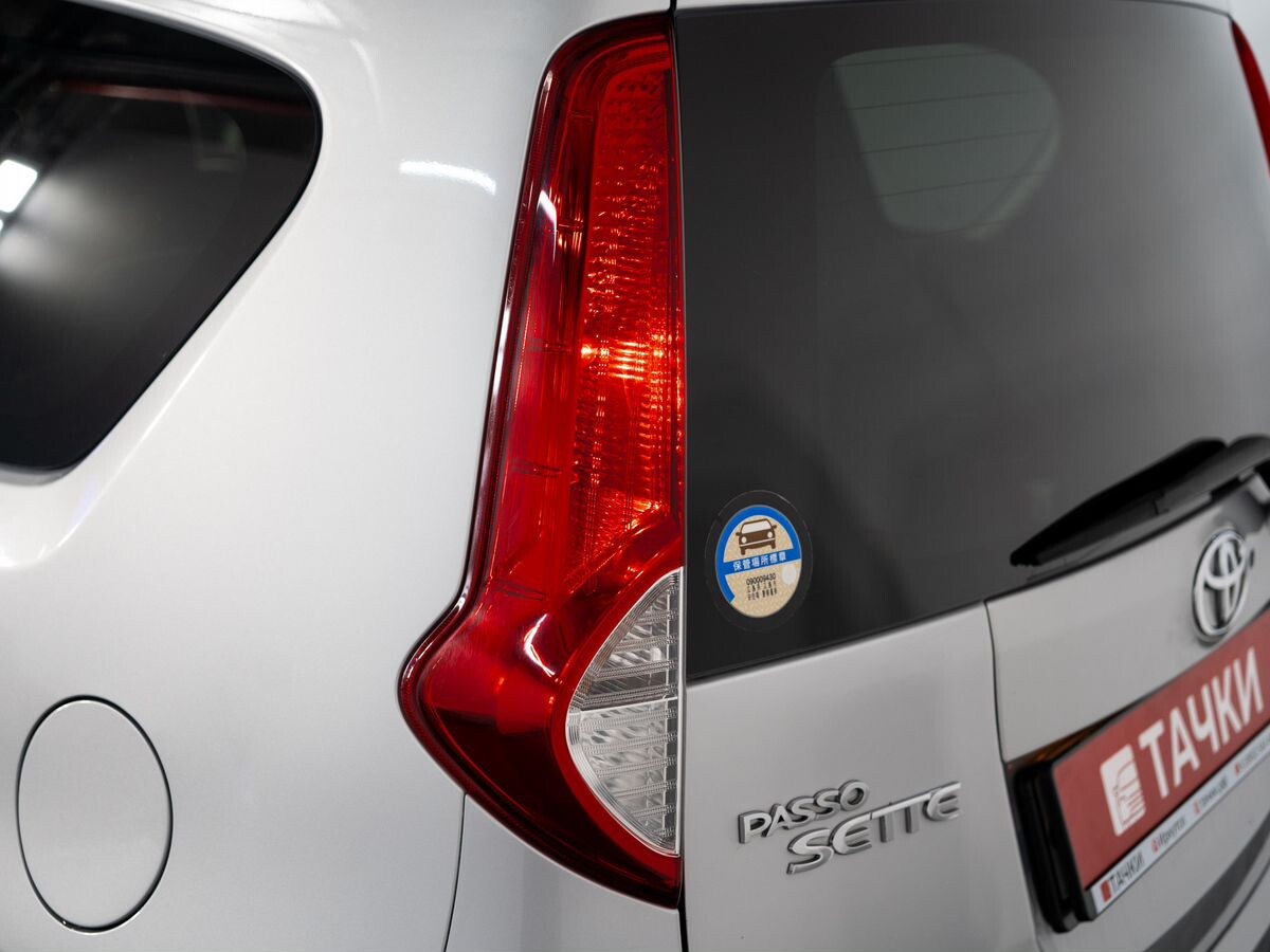 Toyota Passo Sette 2009 - фото автомобиля