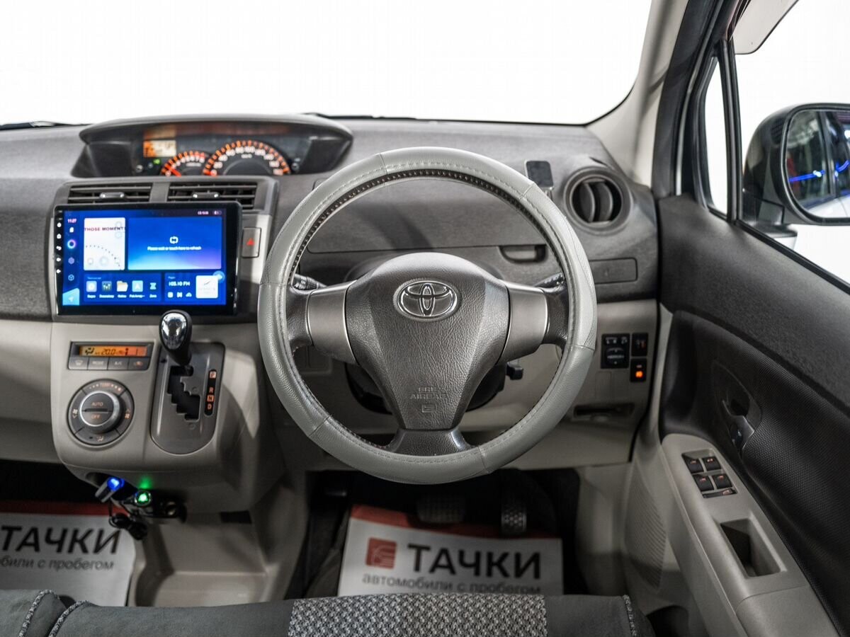 Toyota Passo Sette 2009 - фото автомобиля