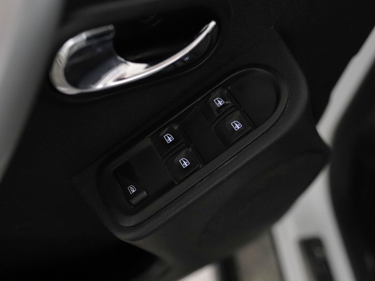 Nissan Terrano 2018 - фото автомобиля