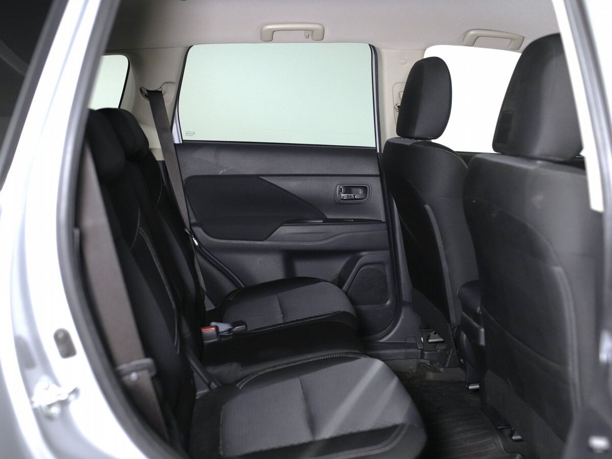 Mitsubishi Outlander 2021 - фото автомобиля