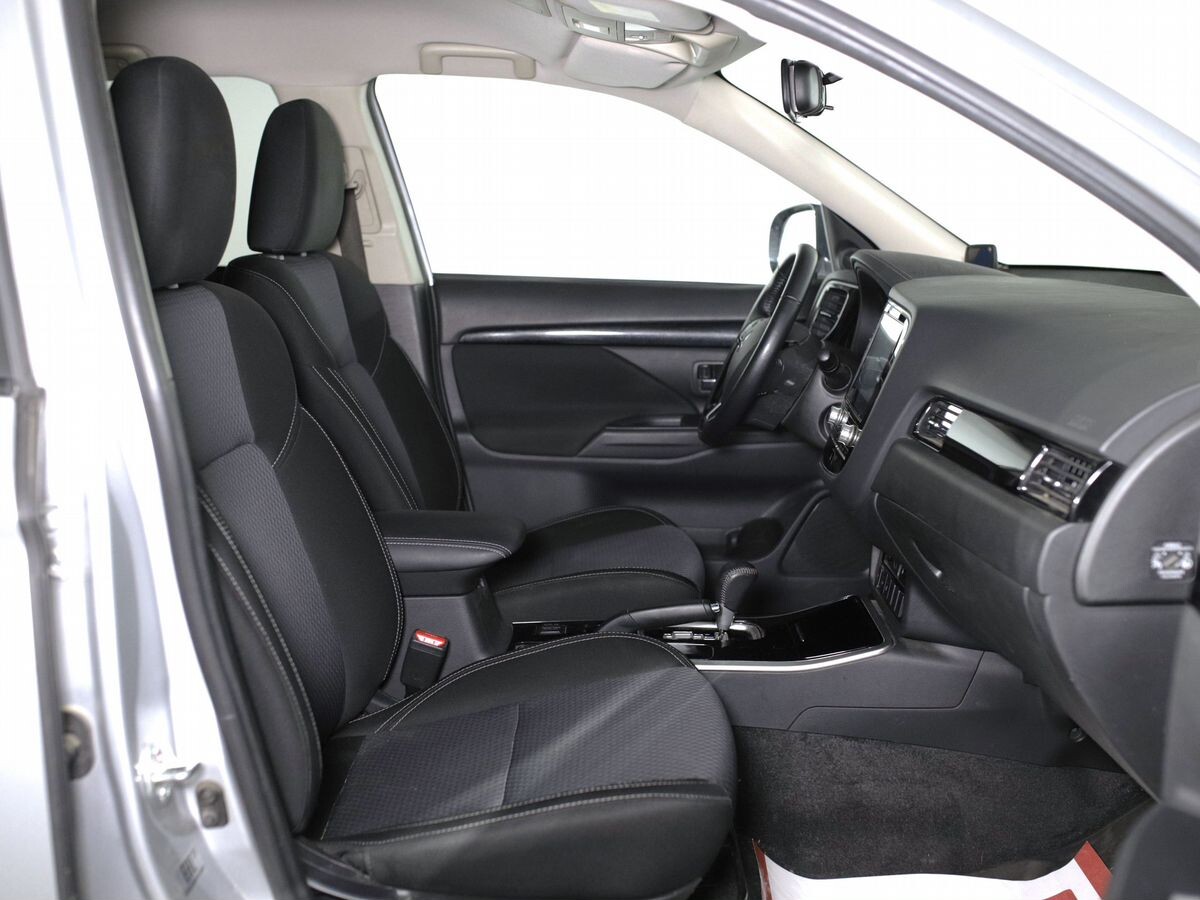 Mitsubishi Outlander 2021 - фото автомобиля