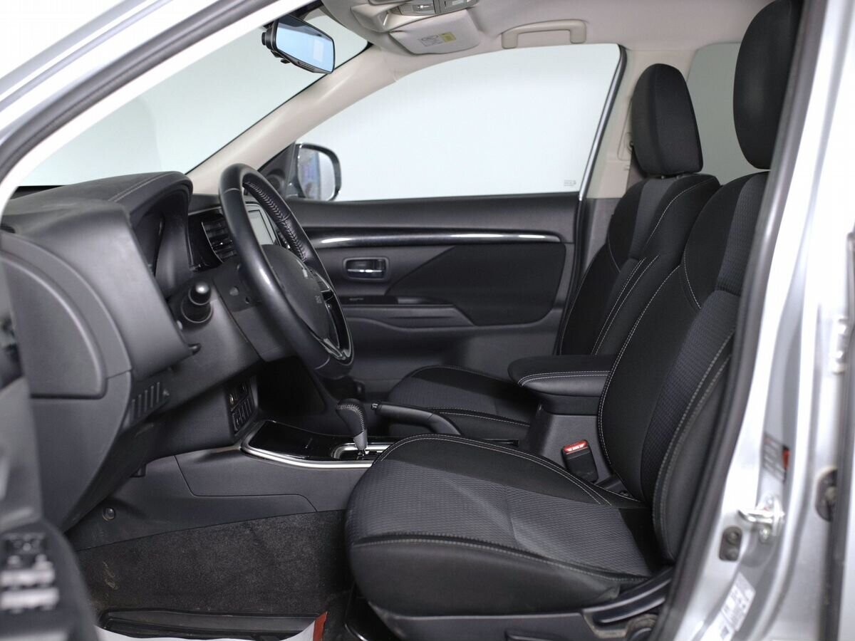 Mitsubishi Outlander 2021 - фото автомобиля