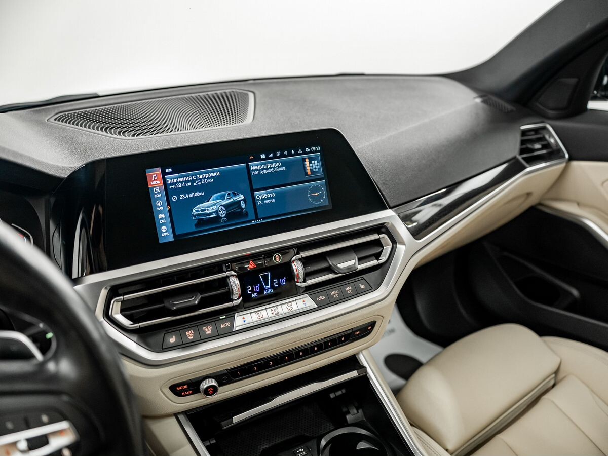 BMW 3-Series 2020 - фото автомобиля