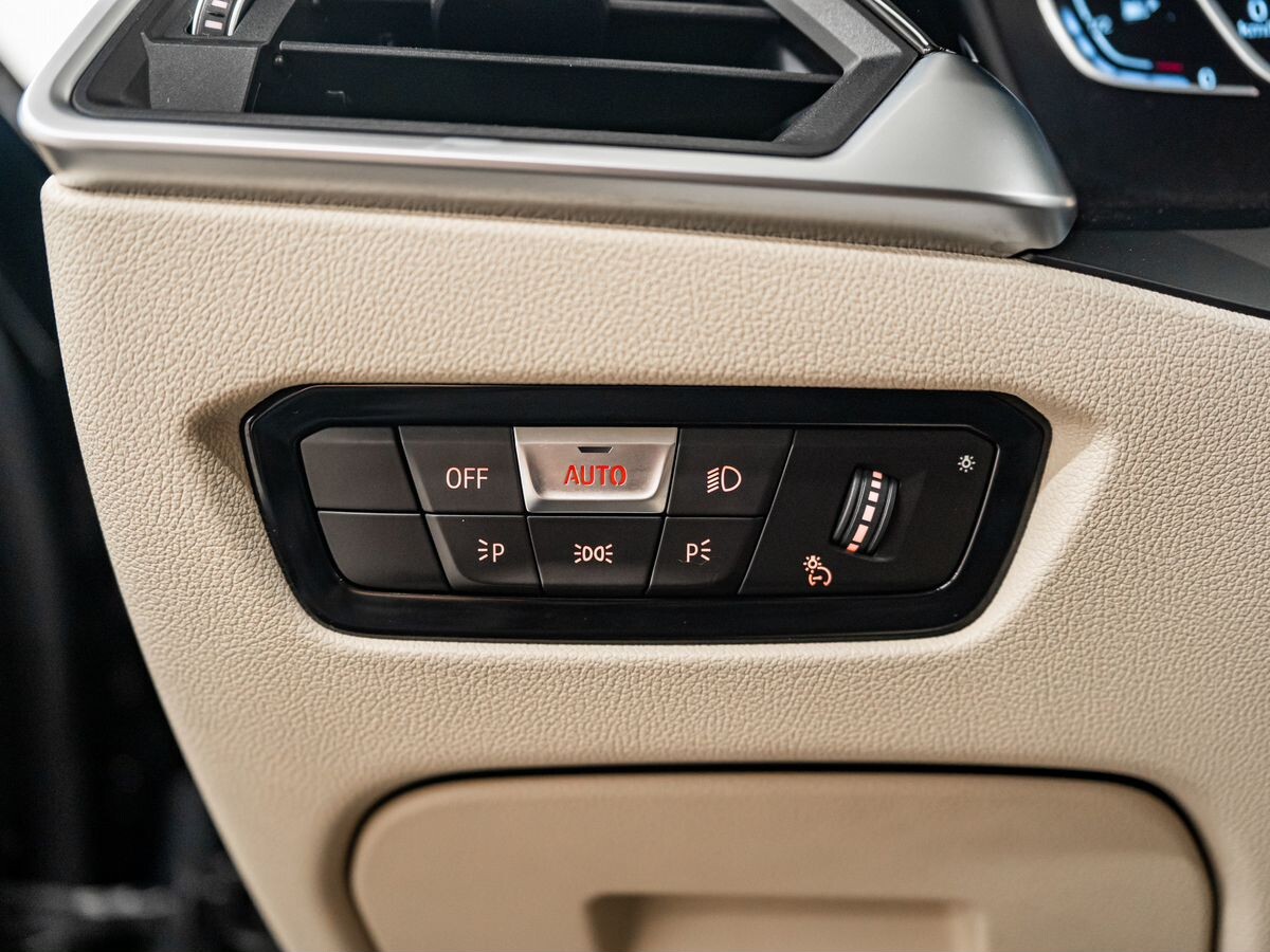 BMW 3-Series 2020 - фото автомобиля