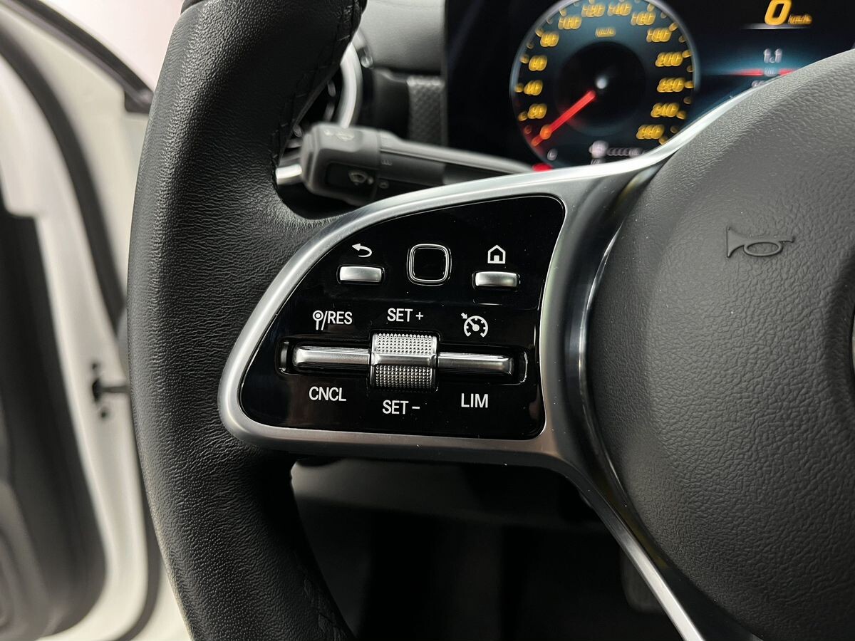Mercedes-Benz A-Class 2022 - фото автомобиля