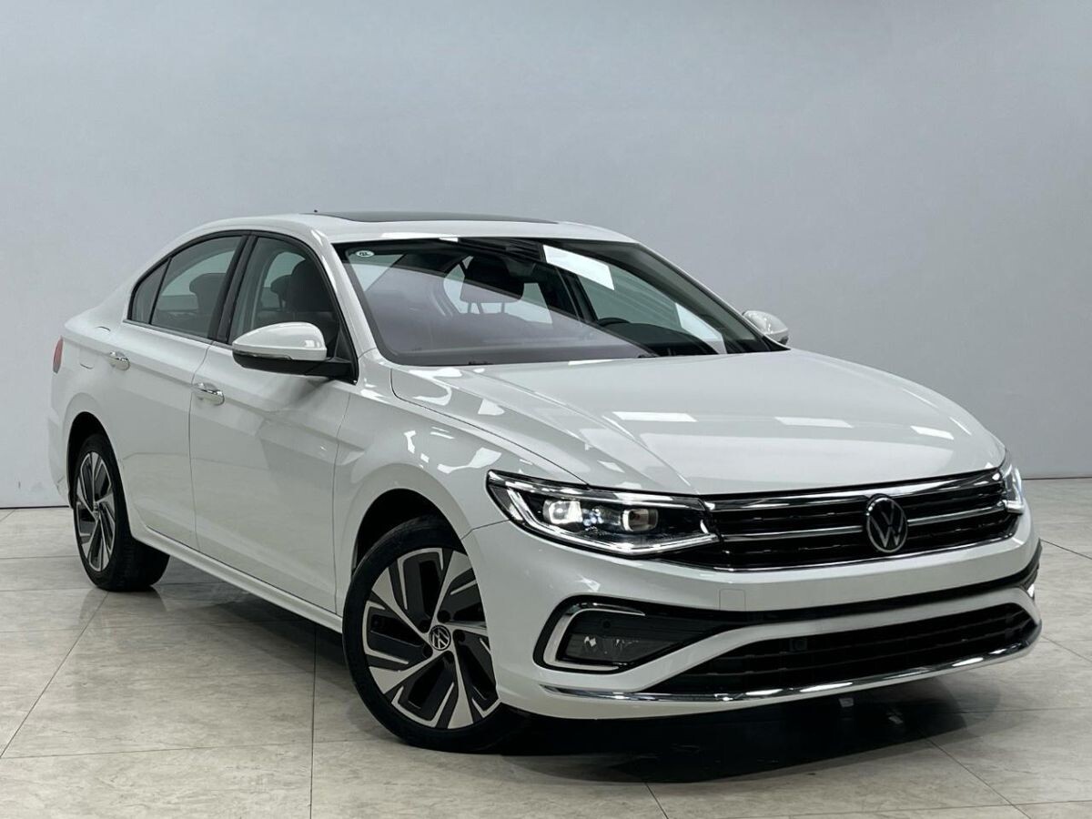 Volkswagen Bora 2022 - фото автомобиля